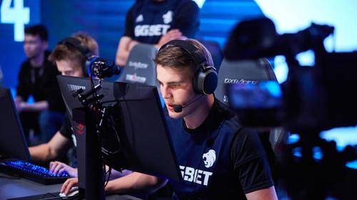 女主播代打事件引发争议 电竞圈再掀波澜